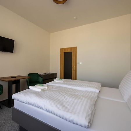 Hotel Tht Policka Bagian luar foto