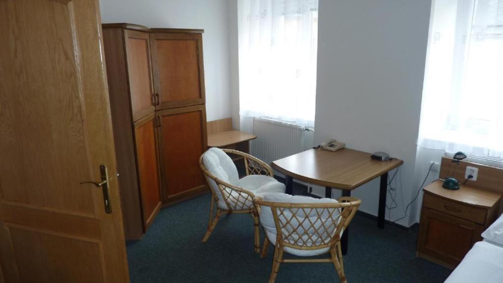 Hotel Tht Policka Bagian luar foto