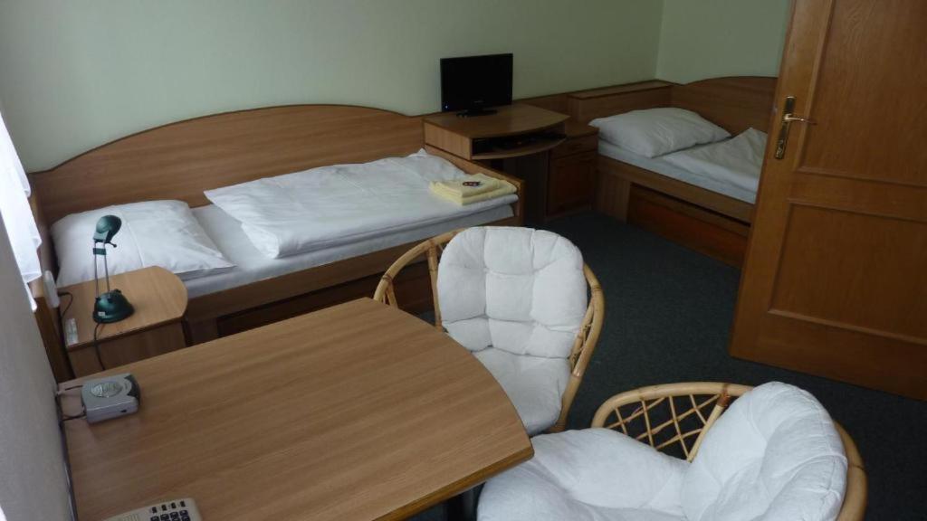 Hotel Tht Policka Bagian luar foto