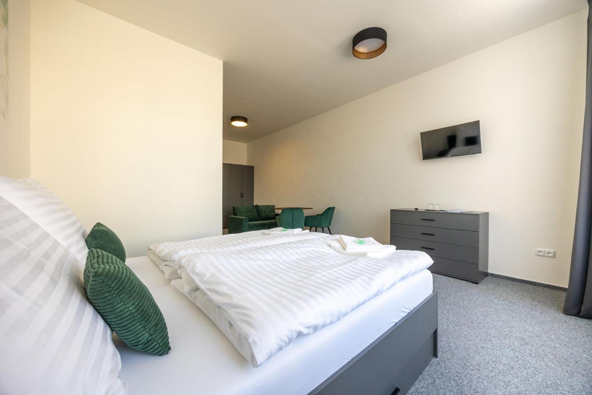 Hotel Tht Policka Bagian luar foto